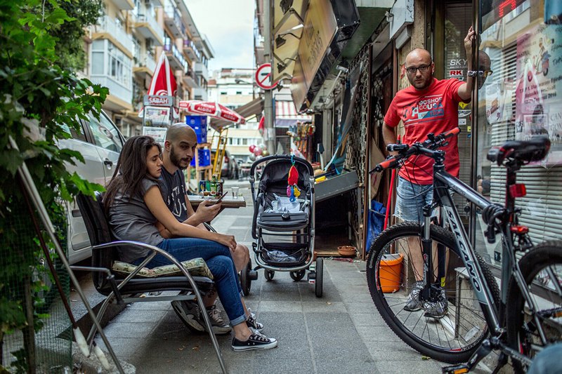 Сегодня в Стамбуле по-прежнему жарко и солнечно, но туристов на улицах стало заметно меньше. 