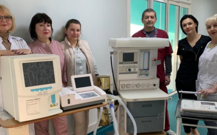 Лікарня в Херсоні отримала гуманітарне медичне обладнання