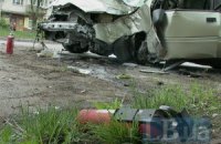 У Києві легковий автомобіль загорівся після ДТП