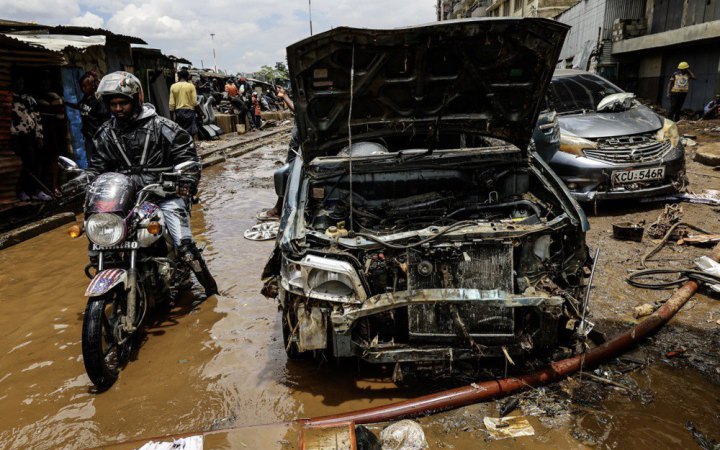 Раптові повені в Найробі забрали життя 23 людей і порушили роботу головного аеропорту