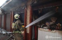 У Дніпрі горів ринок, вогонь гасили 20 пожежників