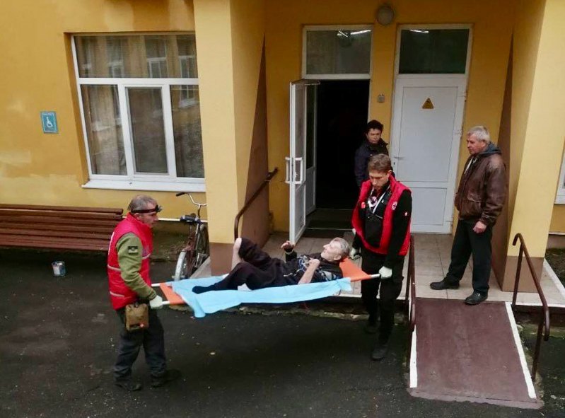 Евакуація пацієнтів з геріатричного пансіонату Вовчанської ОТГ на Харківщині. 