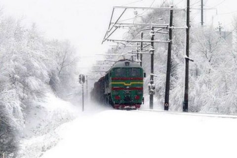 Пассажирские поезда задерживаются в пути из-за обрыва сети под Киевом