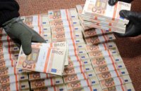 Чеського європарламентаря-комуніста затримали при спробі зняти 350 млн євро