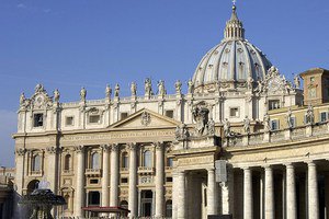 Банк Ватикана подозревают в отмывании денег