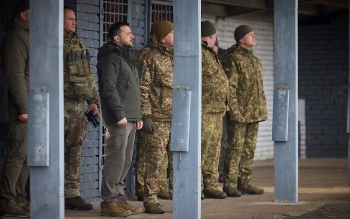 Зеленський побував у центрі, де тренуються мобільні вогневі групи на Дніпропетровщині