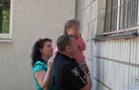 У Сумах жінка погрожувала відрізати голову 4-річній дитині, вимагаючи повернути дочку з дитбудинку