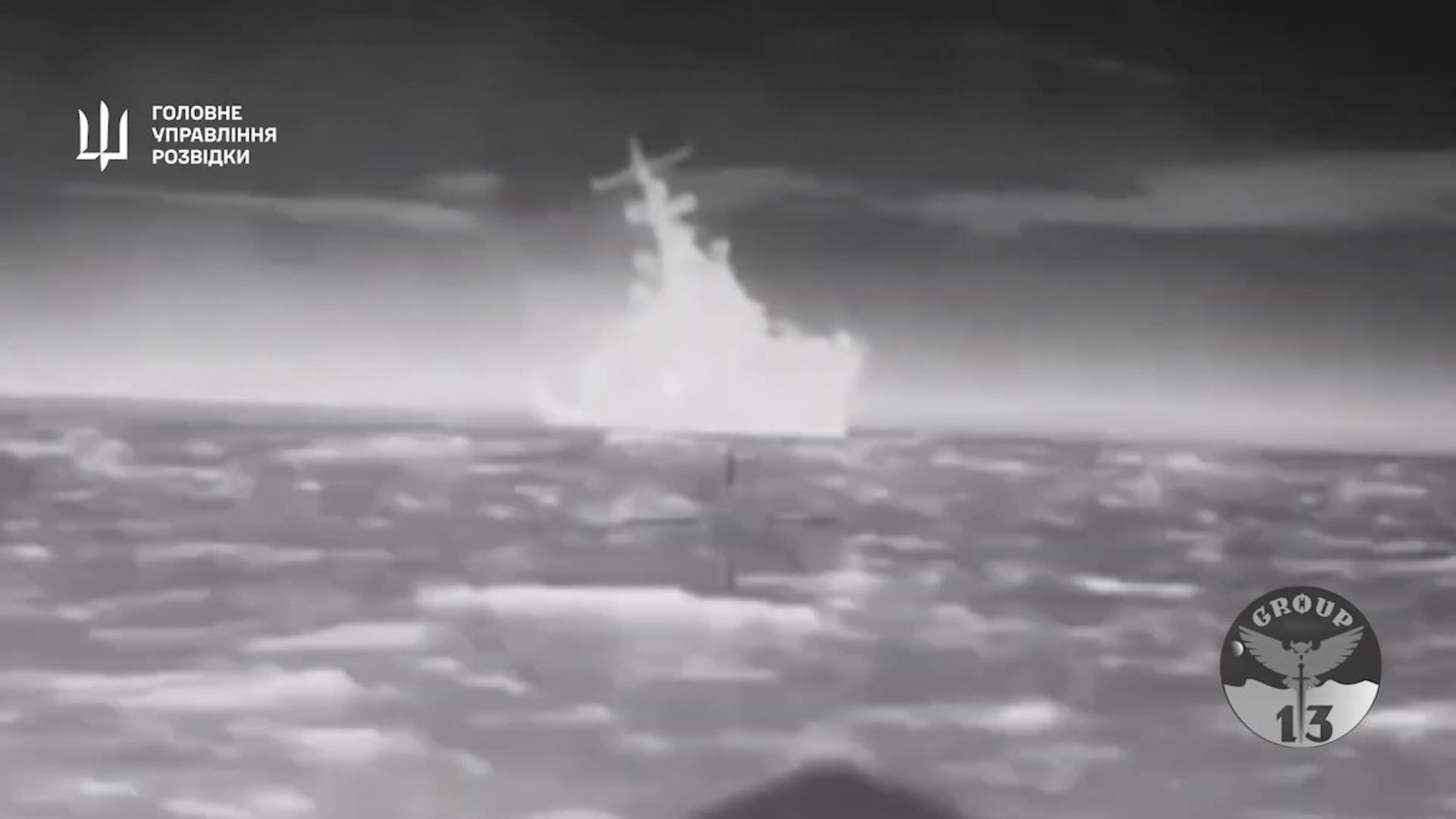 Знищення ракетного катера РФ «Ивановец» унаслідок групового удару морських дронів