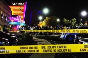 В США неизвестный стрелял по прохожим возле университета 