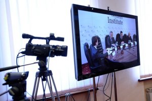 Онлайн-трансляция круглого стола "Кто станет хозяином украинской земли?"