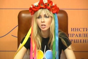 FEMEN за закон, который устанавливает ограничения на порнографию 