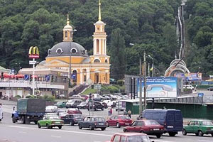 В Киеве заморозили стройку дорожной развязки на Почтовой площади