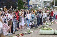 В Беларуси женщины образовали "цепи солидарности" против насилия силовиков