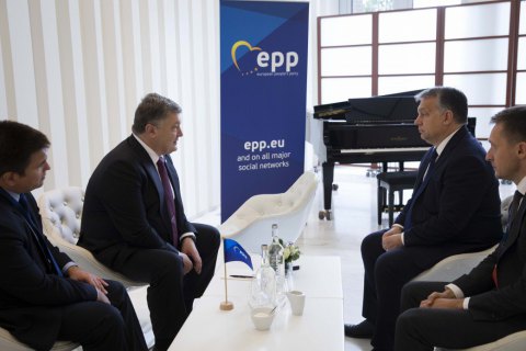 Порошенко обговорив з Орбаном співпрацю у форматі "Вишеградська четвірка + 1"
