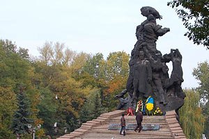 Янукович почтит память жертв Бабьего Яра