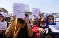 У Кабулі жінки вийшли на протест, таліби застосували сльозогінний газ