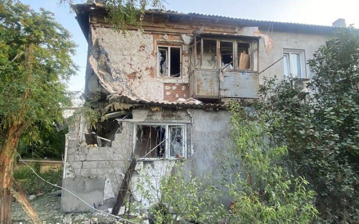 ​Внаслідок російських обстрілів на Дніпропетровщині пошкоджено освітній заклад, пошту та церкву