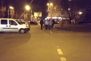 В Киеве мужчина при проверке документов ранил двух милиционеров
