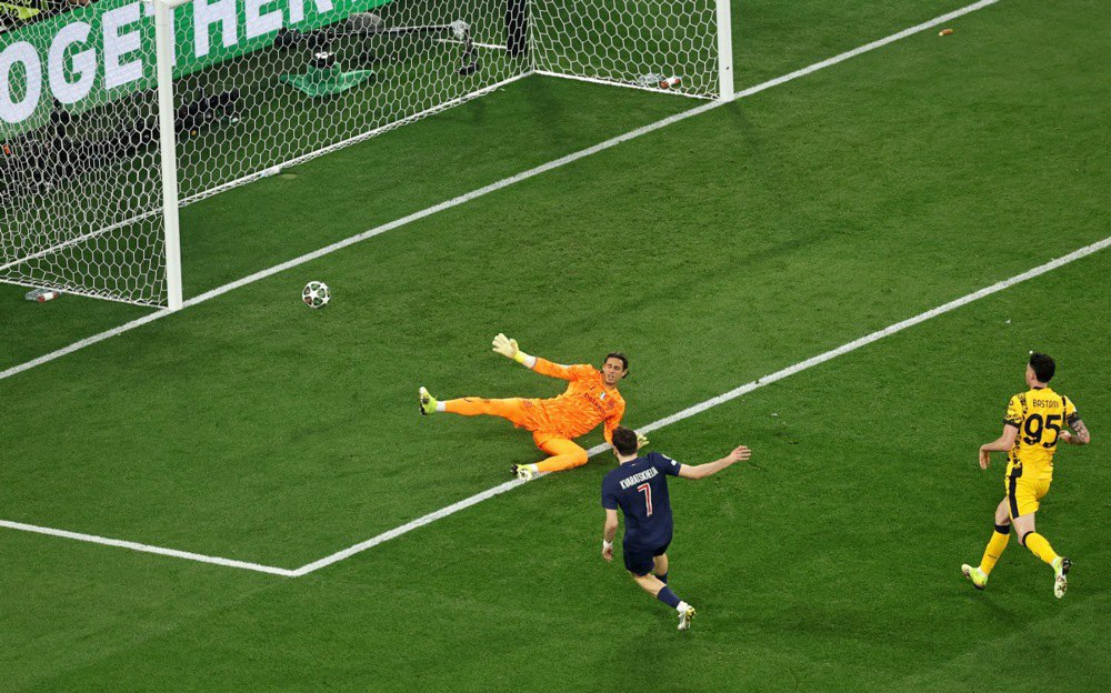 Кварацхелія забиває четвертий гол