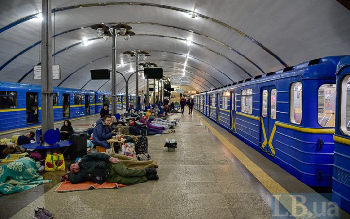 В Киеве метро на время воздушной тревоги будет приостанавливать движение по наземному участку