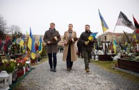 У Львові Зеленський і прем’єр-міністр Данії Метте Фредеріксен вшанували пам’ять загиблих захисників України
