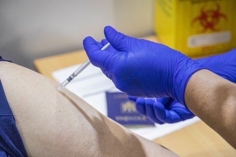 Першу дозу вакцини від коронавірусу отримали понад 4,5 млн українців