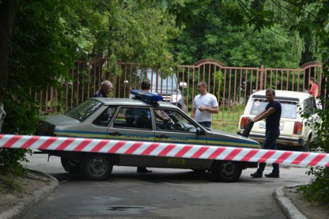 Міліціонери виявили "розтяжку" у підвалі житлового будинку у Львові