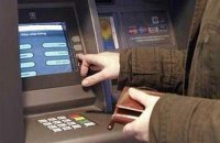 В Киеве похитили 500 тыс. гривен из двух банкоматов и подожгли два обменника