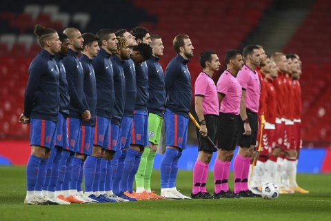 Сборная Англии в матче Лиги наций установила сразу два антирекорда по красным карточкам