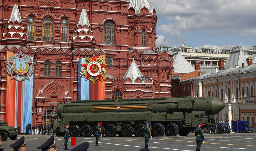 Міжконтинентальна балістина ракета 'Ярс' під час параду у Москві.