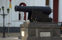 В Одессе с памятника пушки с фрегата "Тигр" убрали табличку "Слава русскому оружию"