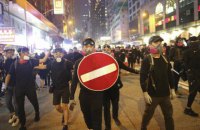 В Гонконге протестующим запретили надевать маски на Хэллоуин