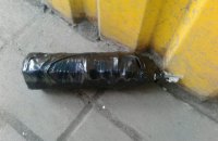 В Киеве мужчина бросил взрывное устройство в магазин на рынке возле "Лесной"