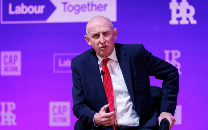 Міністр оборони Британії – Путіну: “Ми полюємо за вашими підводними човнами”