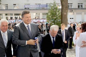 Янукович потребовал от Азарова выполнить план по Европе