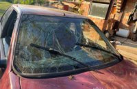 У Запорізькій області окупанти скинули вибухівку на цивільне авто