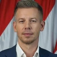 Петер Мадяр