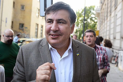 Саакашвили решил пересекать границу на поезде