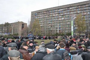 В Донецке чернобыльцы взяли в осаду прокуратуру