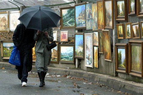У суботу в Києві місцями короткочасний дощ, до + 28