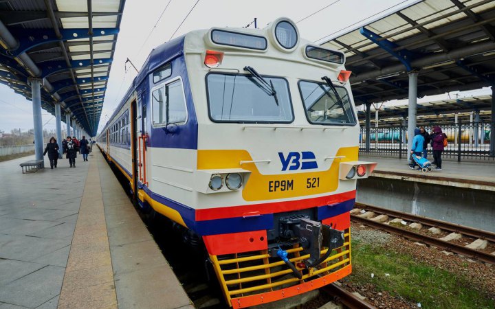 Укрзалізниця відновлює залізничне сполучення між Києвом та Черкасами