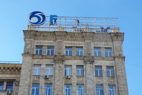 В Киеве с крыш домов на Майдане убрали последнюю рекламу
