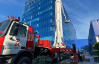 В Киеве произошел пожар в десятиэтажном админздании, пламя тушили 45 спасателей