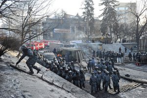 ​В Кривом Роге активисты блокируют базу "Беркута"