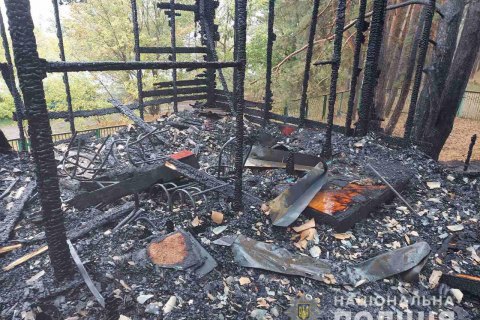 На Харьковщине загорелся дом на базе отдыха, есть пострадавшие