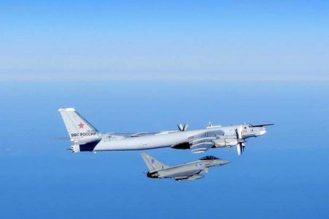 Великобритания подняла в воздух истребители для перехвата самолетов РФ 