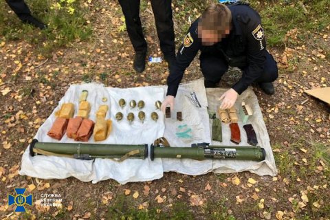Під час навчань на кордоні з Білоруссю СБУ знайшла схрон зі зброєю 