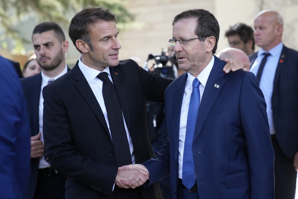 Президенти Франції та Ізраїлю Еммануель Макрон та Іцхак Герцог