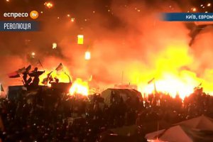 На Майдане горит Дом профсоюзов и "Глобус"