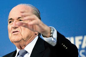 "Коррупционер" Блаттер в пятый раз намерен баллотироваться на президента ФИФА